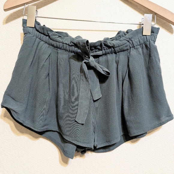 Aritzia Wilfred Montegue Green Crepe Pull On Paper bag Shorts Size Xsmall - Picture 1 of 4
